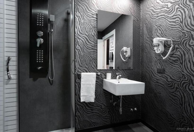 Quarto Triplo Basic, Deco