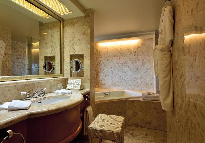 סוויטת אקזקיוטיב, עם מיטת קינג, The Naha Terrace