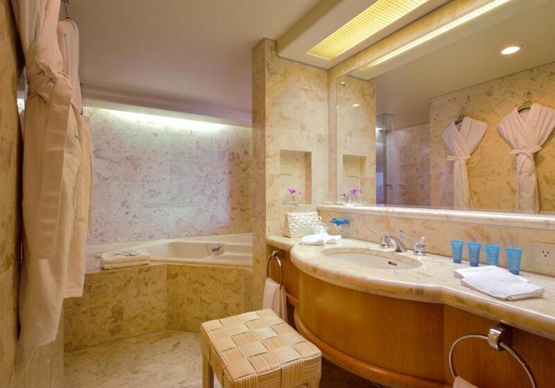 סוויטת אקזקיוטיב, עם מיטת קינג, The Naha Terrace