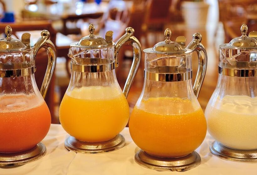 חדר קלאב, The Naha Terrace