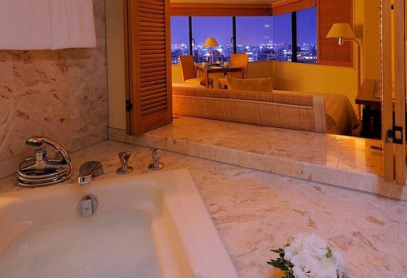 סוויטה אקזקיוטיב, The Naha Terrace