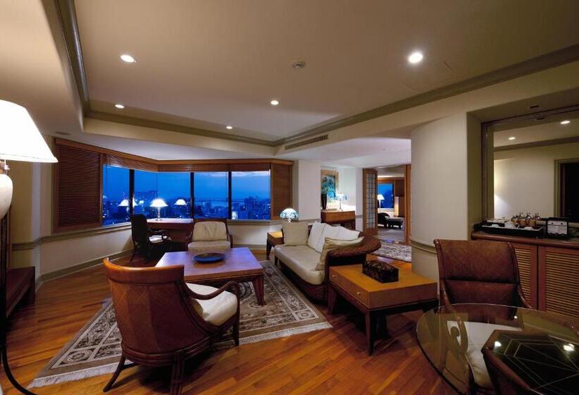 סוויטת פנטהאוז, The Naha Terrace