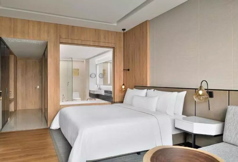 キングサイズベッドのスタンダードルーム, The Westin Mumbai Powai Lake