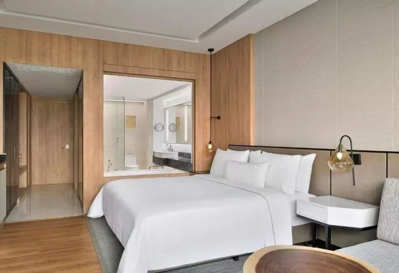 キングサイズベッドのスタンダードルーム, The Westin Mumbai Powai Lake