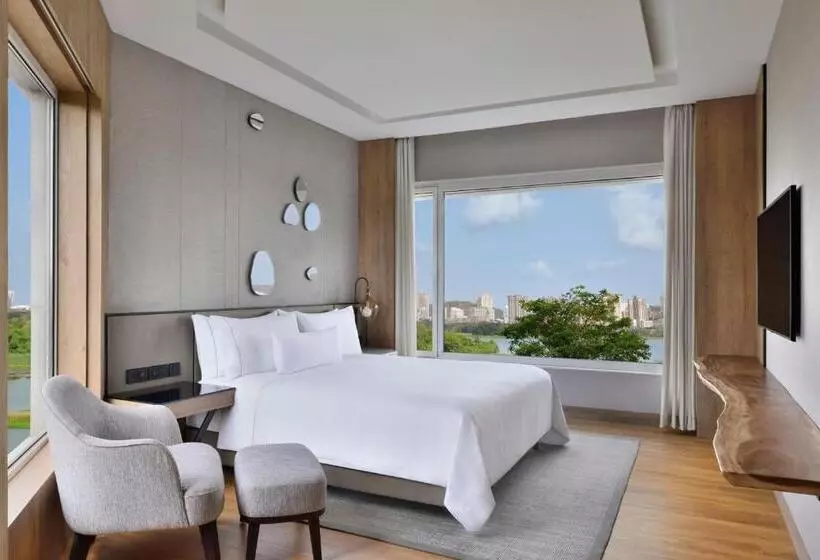 キングサイズベッドのスイートルーム, The Westin Mumbai Powai Lake