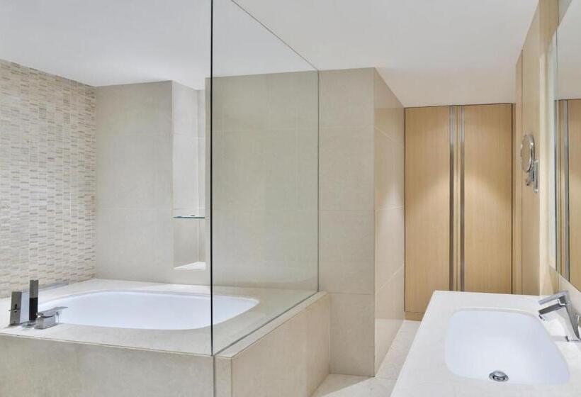 带大床的俱乐部房间, The Westin Mumbai Powai Lake