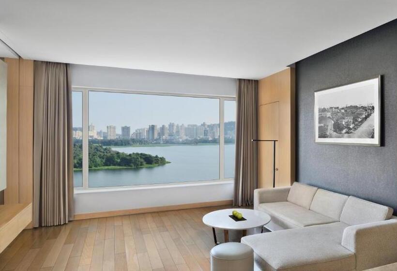 带大床的套房, The Westin Mumbai Powai Lake