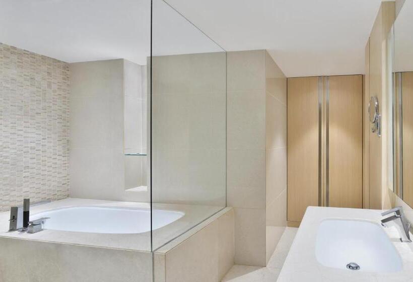 带大床的套房, The Westin Mumbai Powai Lake