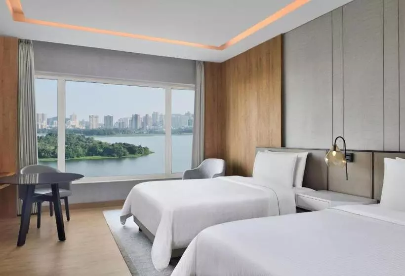 湖の見えるクラブルーム, The Westin Mumbai Powai Lake