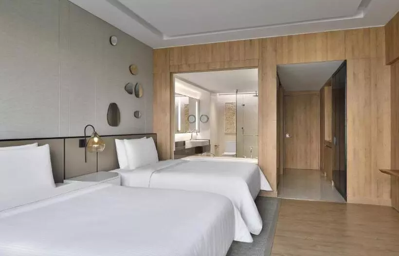 湖の見えるクラブルーム, The Westin Mumbai Powai Lake