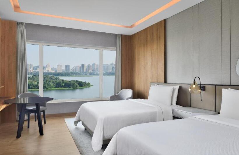 带2个双人床的标准工作室, The Westin Mumbai Powai Lake