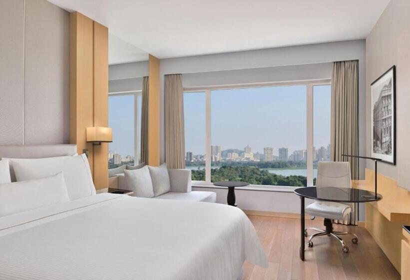 带大床的标准间, The Westin Mumbai Powai Lake
