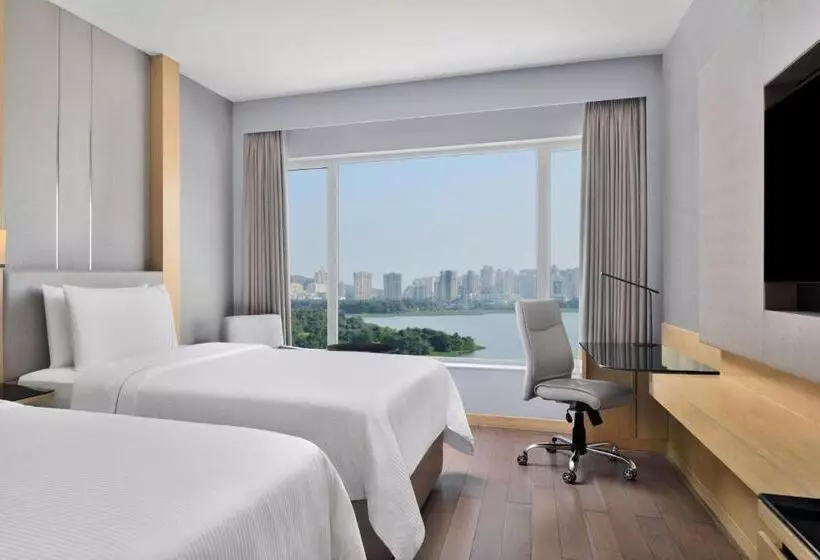 ２ダブルベッドのスタンダードルーム, The Westin Mumbai Powai Lake