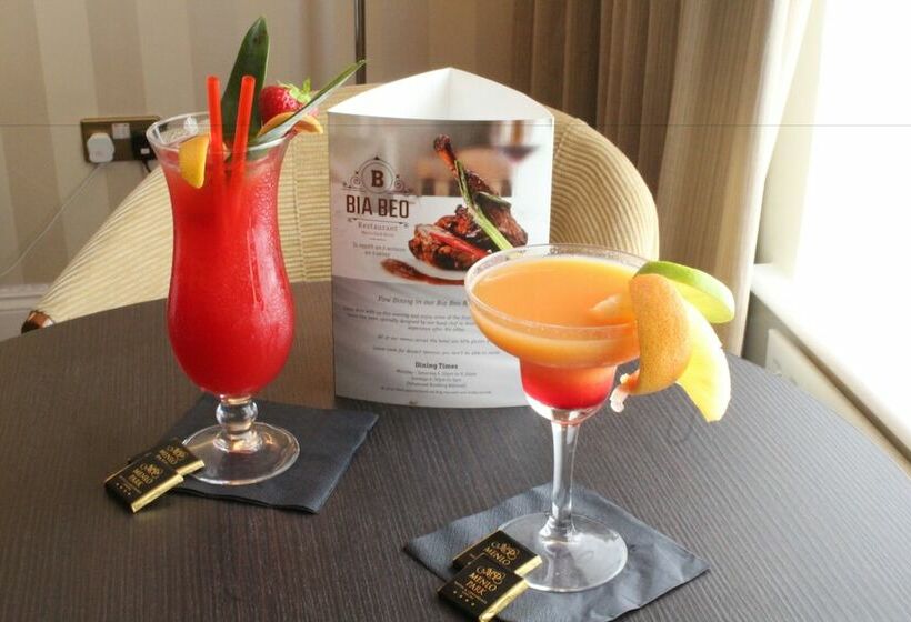 اتاق کلاسیک, Menlo Park Hotel