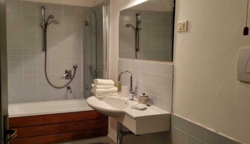 اتاق استاندارد سه نفره, Il Poggio B&b