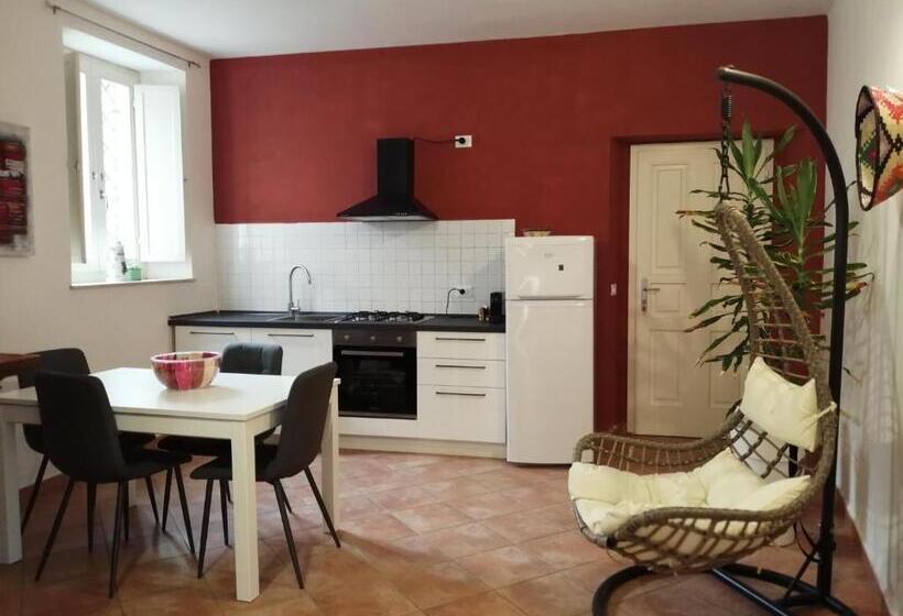 דירת חדר, Casa Saba