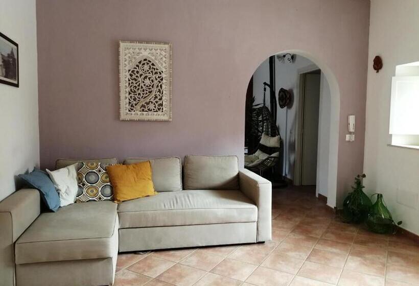 דירת חדר, Casa Saba