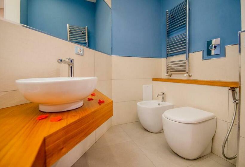 سوئیت با وان آب گرم, Le Suite Del Nostromo