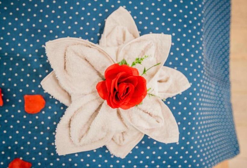 سوئیت با وان آب گرم, Le Suite Del Nostromo