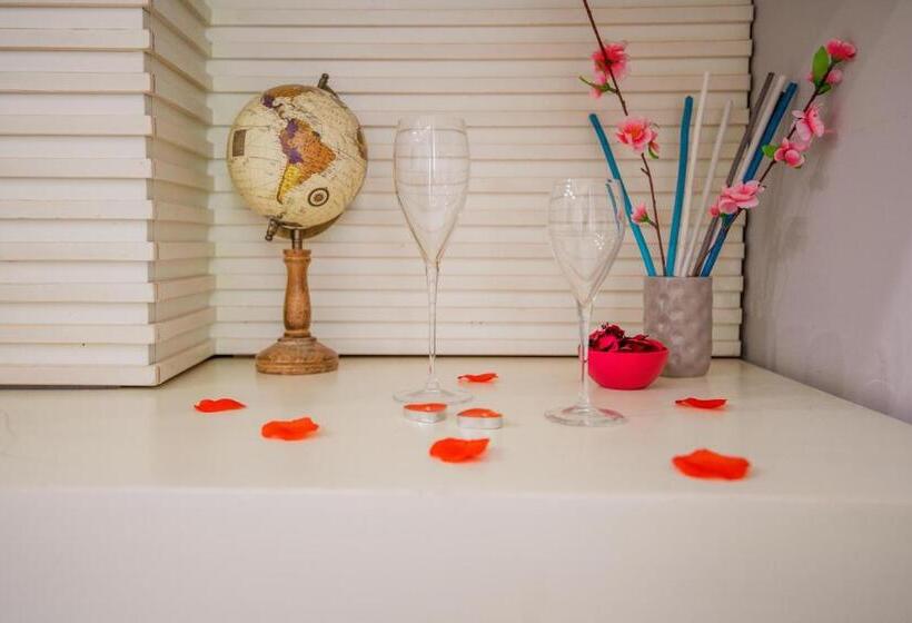 سوئیت با وان آب گرم, Le Suite Del Nostromo