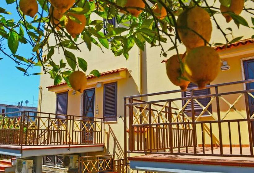 דירת חדר, Villa Paeonia