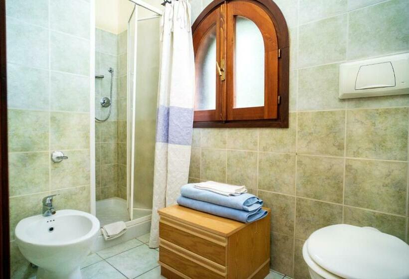 חדר סטנדרט לשלושה, Affittacamere Sa Bratza Vacanze