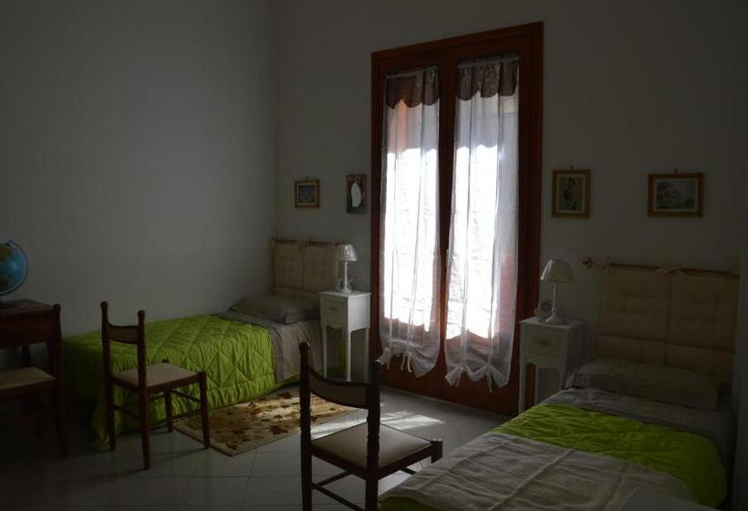 Номер Стандарт с Балконом, B&b Vicolo Del Chiostro