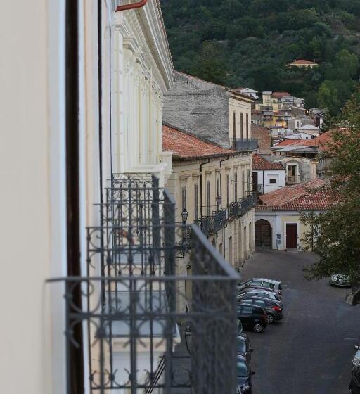 سوئیت با بالکن, Casa Lissania