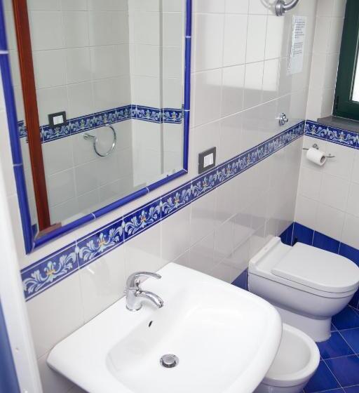 חדר סטנדרט לארבעה, Torremerlata B&b