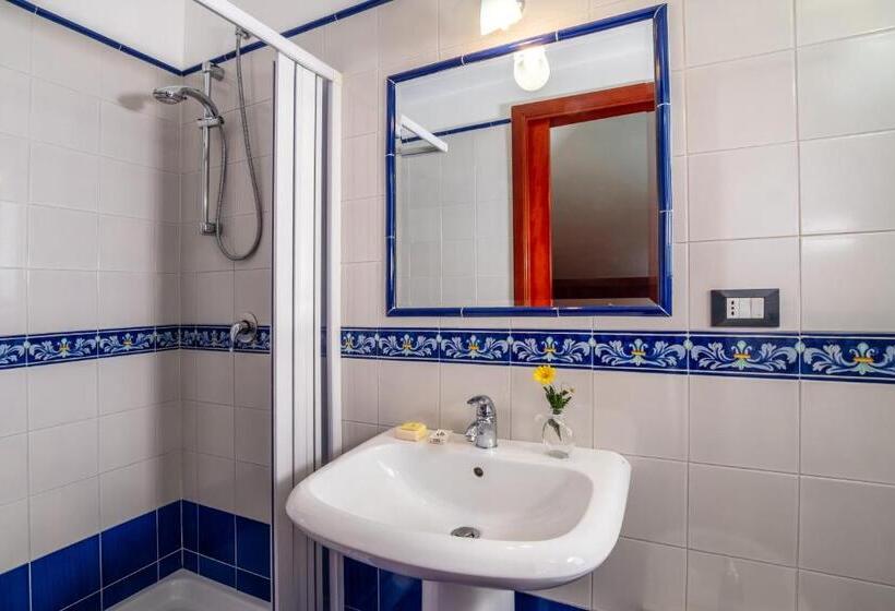 חדר סטנדרט לשלושה, Torremerlata B&b