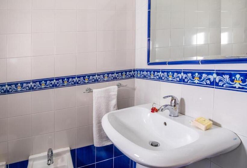 חדר סטנדרט לשלושה, Torremerlata B&b