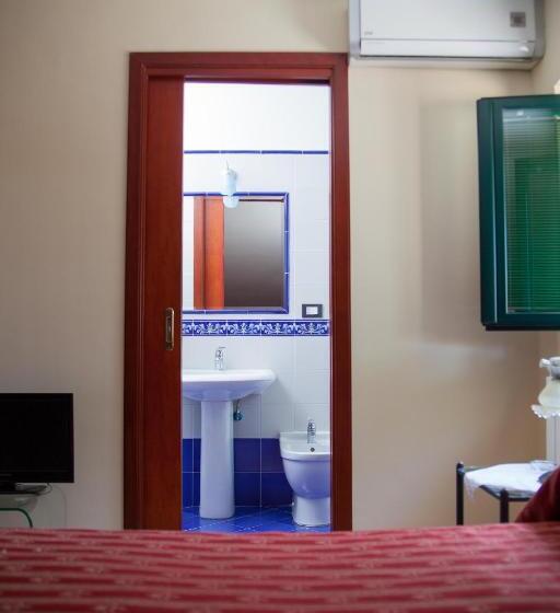 חדר סטנדרט לשלושה, Torremerlata B&b