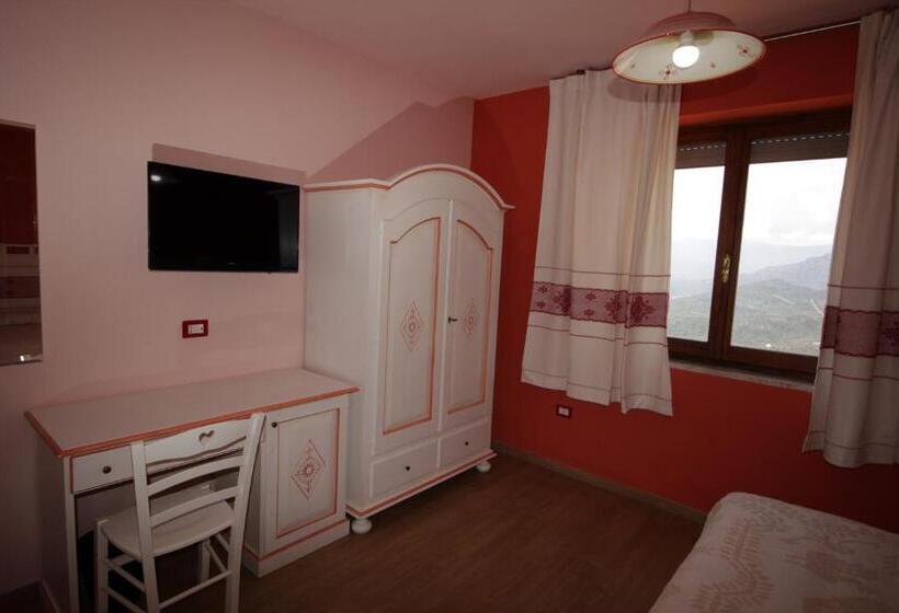 חדר סטנדרט נוף להרים, B&b Selvaggio Blu