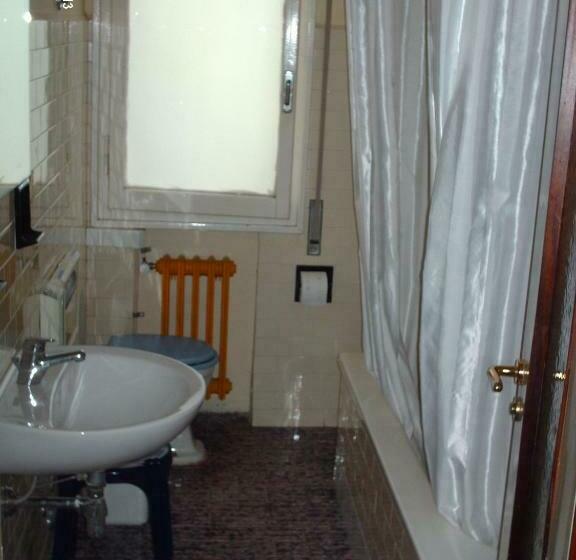 스탠다드 싱글 룸, Triana E Tyche