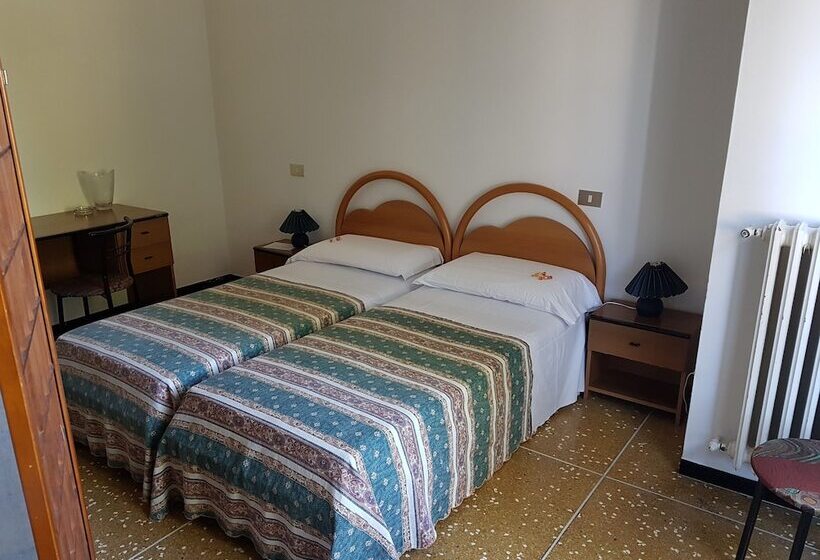 스탠다드 룸 공동 욕실, Triana E Tyche