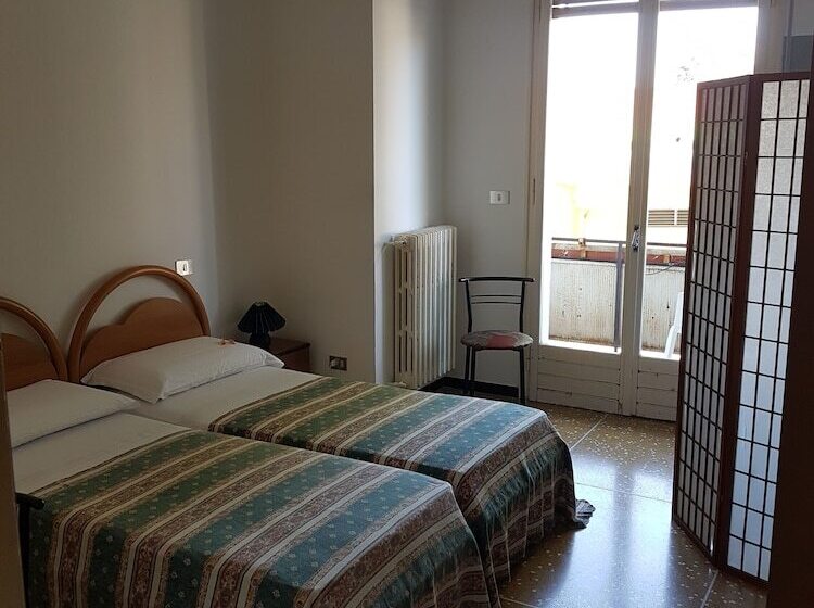 스탠다드 룸 공동 욕실, Triana E Tyche