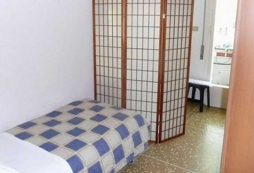 스탠다드 싱글 룸 공동욕실, Triana E Tyche