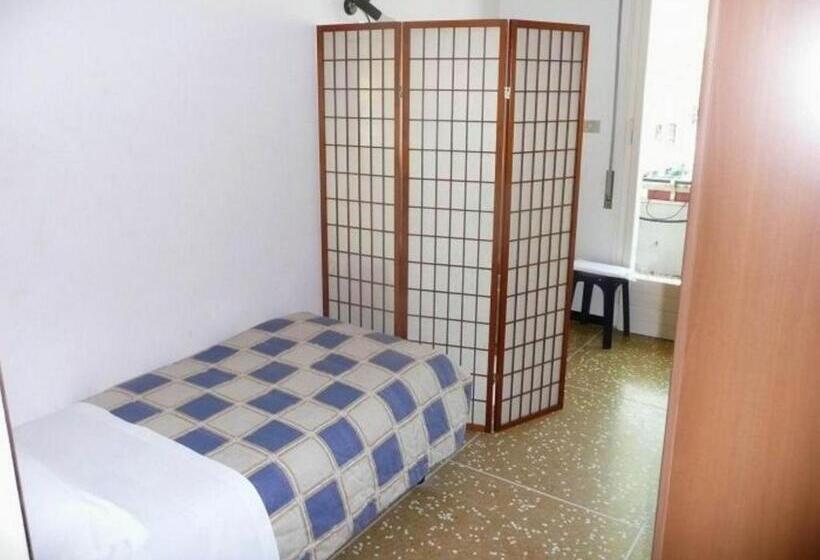 스탠다드 싱글 룸 공동욕실, Triana E Tyche