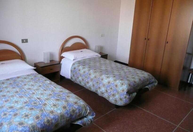 스탠다드 룸 공동 욕실, Triana E Tyche