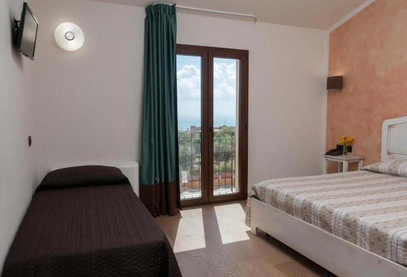 Трехместный Номер Стандарт с Балконом, Donna Carmela Sede Unica A Sciacca