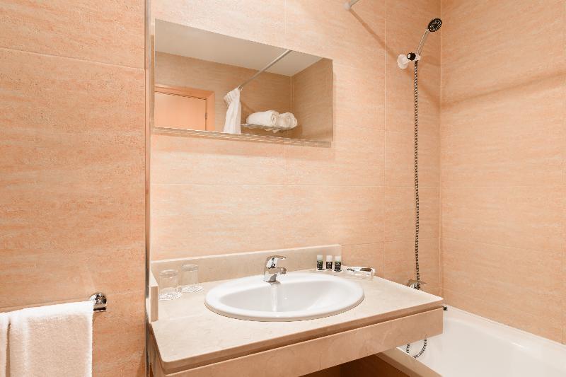 חדר סטנדרט לארבעה, Aparthotel Exe Campus San Mamés