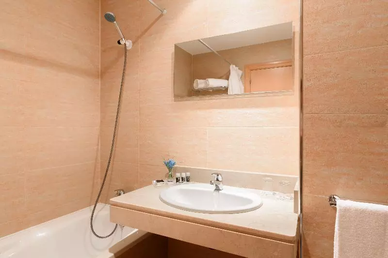 اتاق استاندارد سه نفره, Aparthotel Exe Campus San Mamés