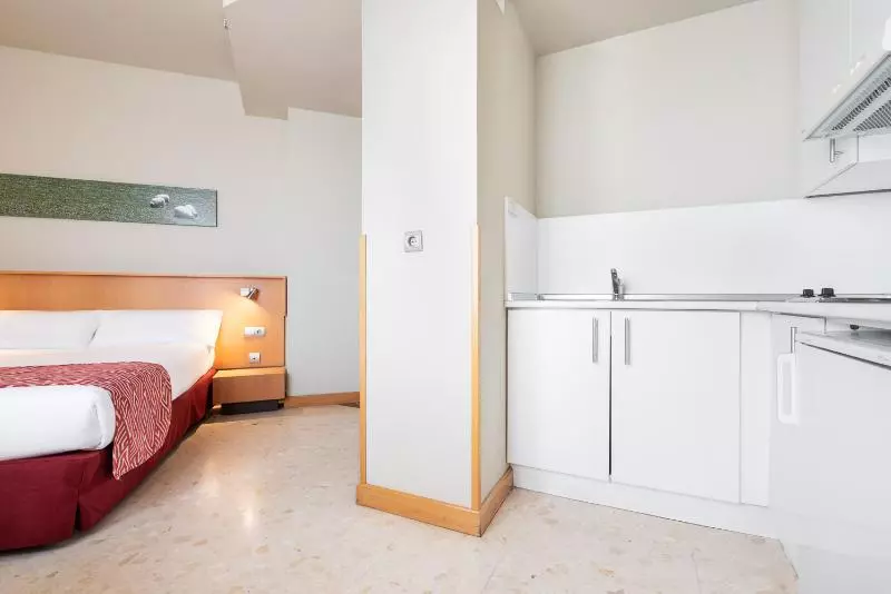 اتاق استاندارد سه نفره, Aparthotel Exe Campus San Mamés