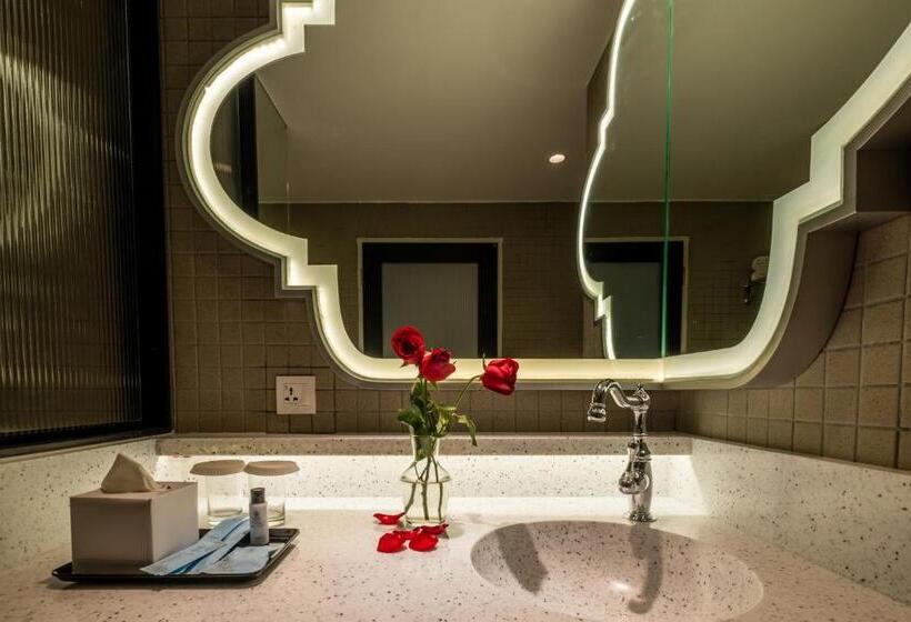 اتاق لوکس با تخت بزرگ, Grand Swiss Belhotel Melaka