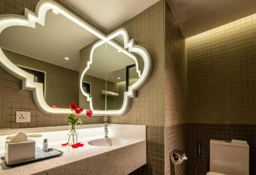 اتاق لوکس با تخت بزرگ, Grand Swiss Belhotel Melaka