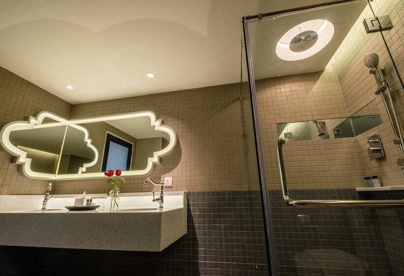 اتاق لوکس با تخت بزرگ, Grand Swiss Belhotel Melaka