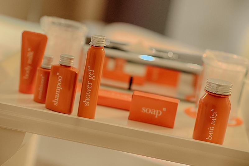 豪华三人间, Atrium