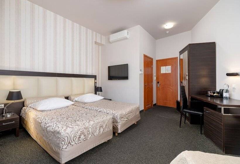 标准三人间, Atrium