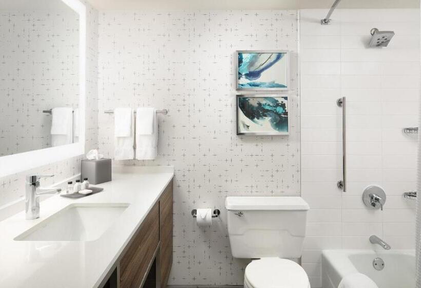 חדר סטנדרט עם מיטת קינג, Crowne Plaza Dallas Love Field   Med Area, An Ihg