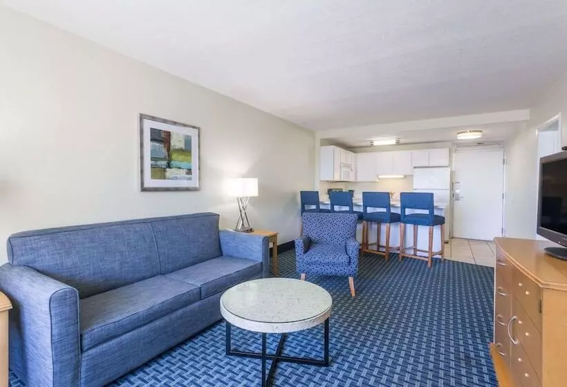 スイート, Days Inn By Wyndham Cocoa Beach Port Canaveral